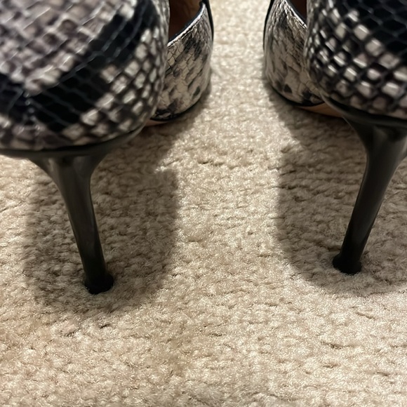Gianni Bini (Dillards) pointy toe, 4” heel mule. Snakeskin Print, black, white - Picture 4 of 4
